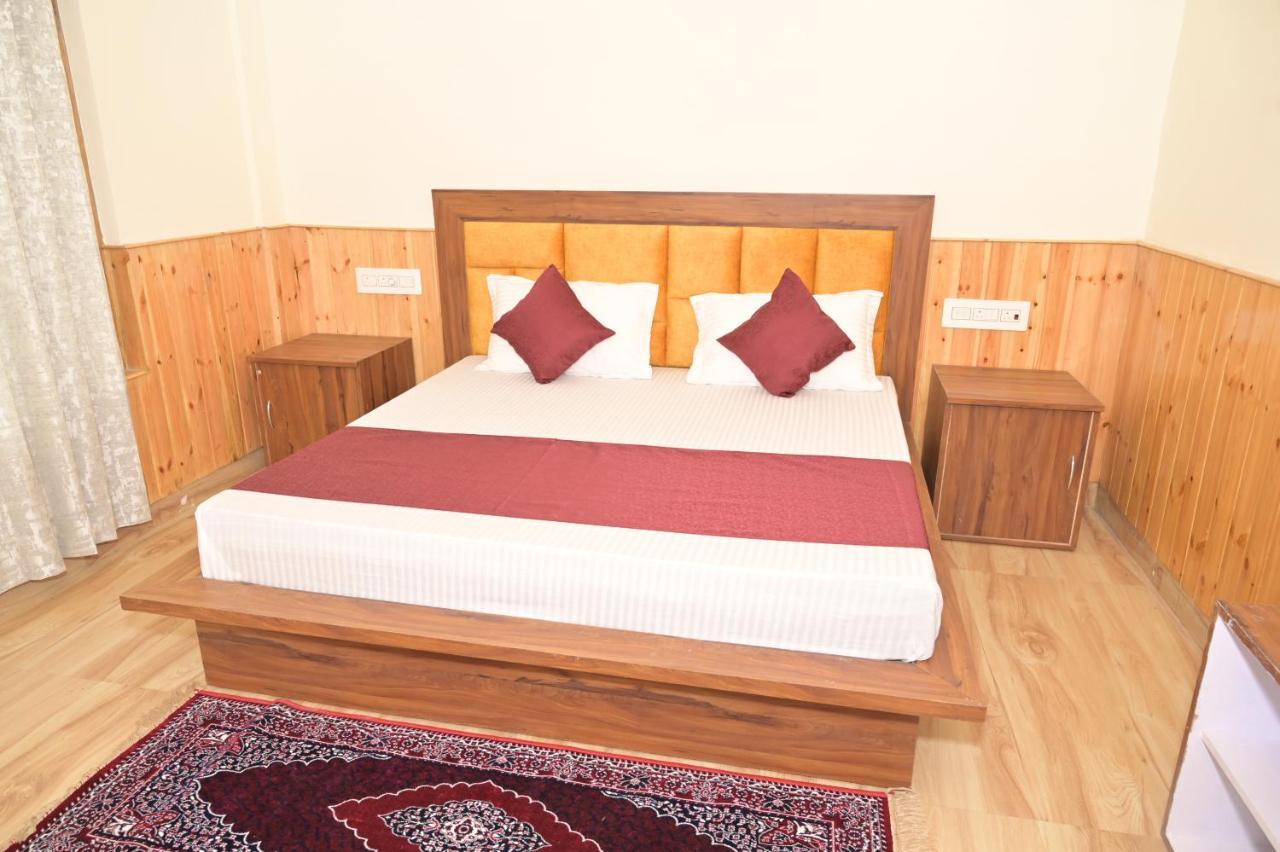 Hotel Royal Galaxy Tirthan Banjār Екстериор снимка