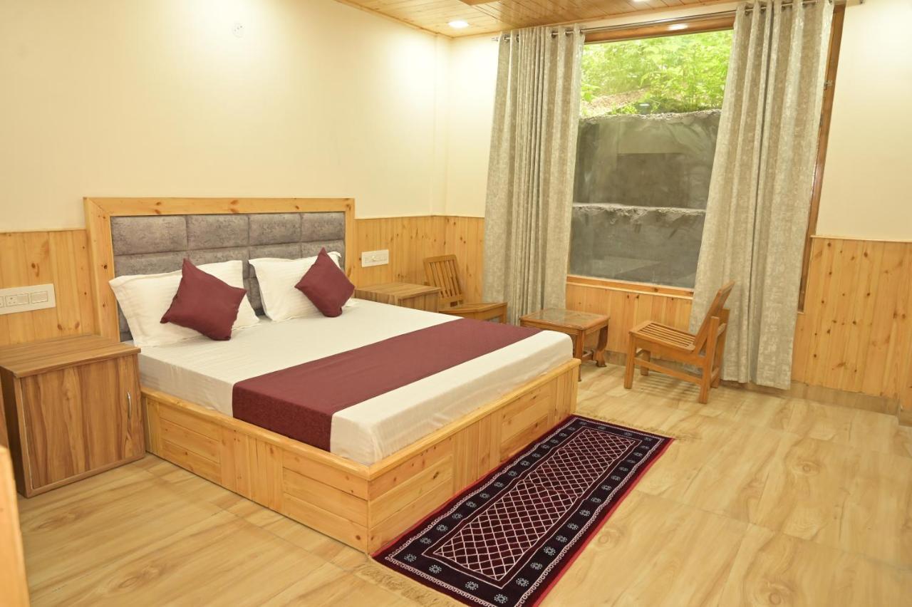 Hotel Royal Galaxy Tirthan Banjār Екстериор снимка