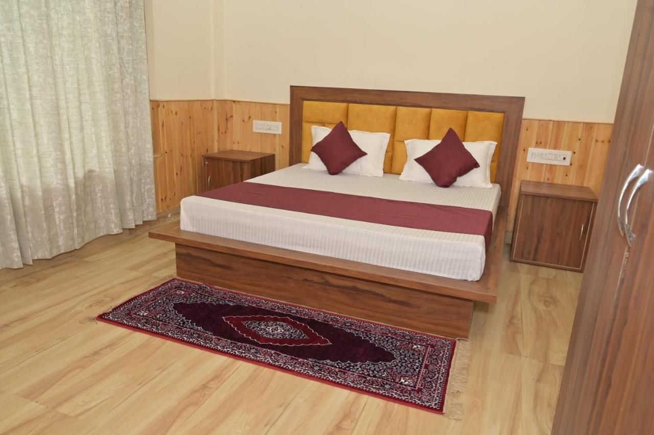 Hotel Royal Galaxy Tirthan Banjār Екстериор снимка