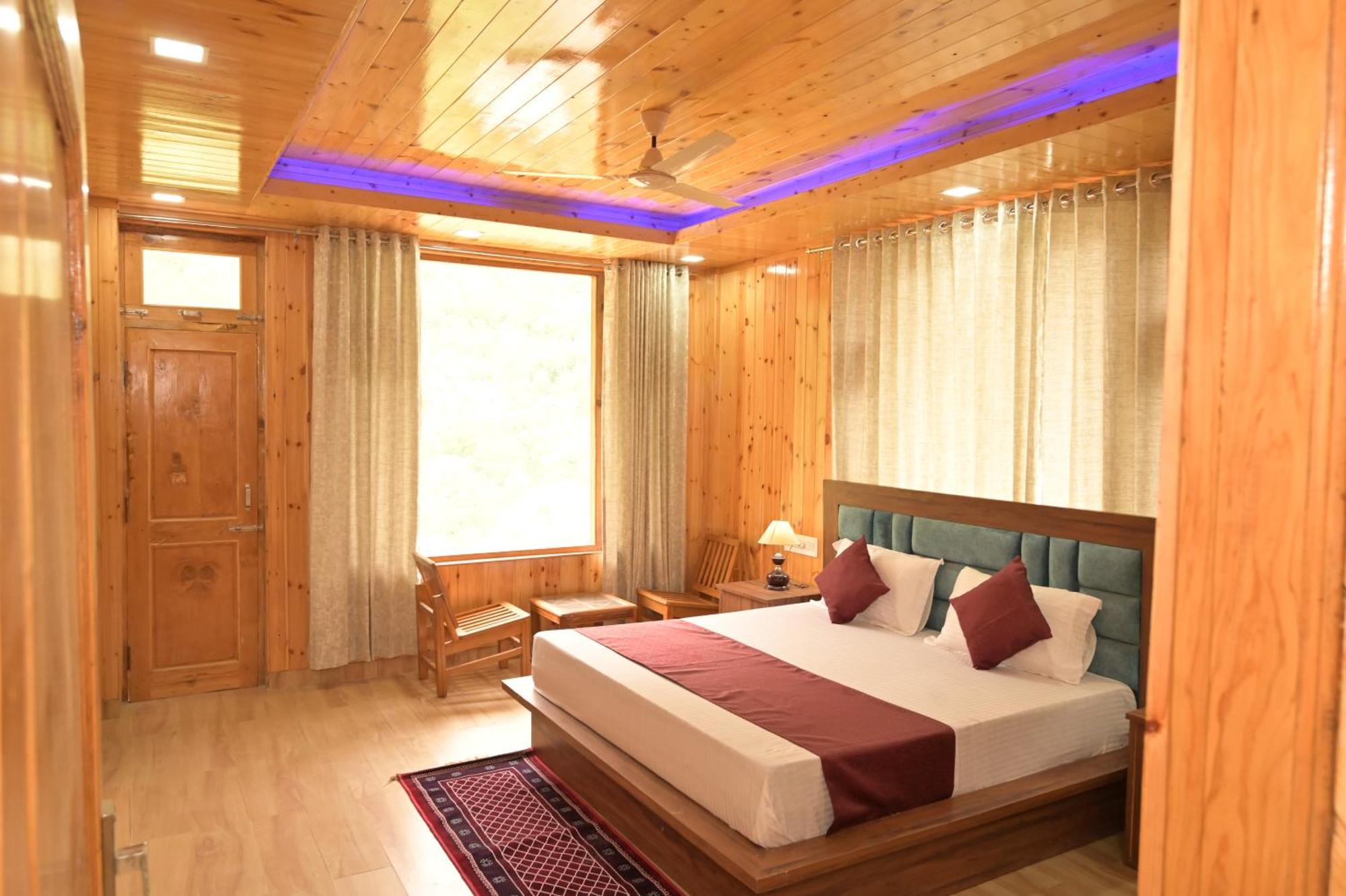 Hotel Royal Galaxy Tirthan Banjār Екстериор снимка