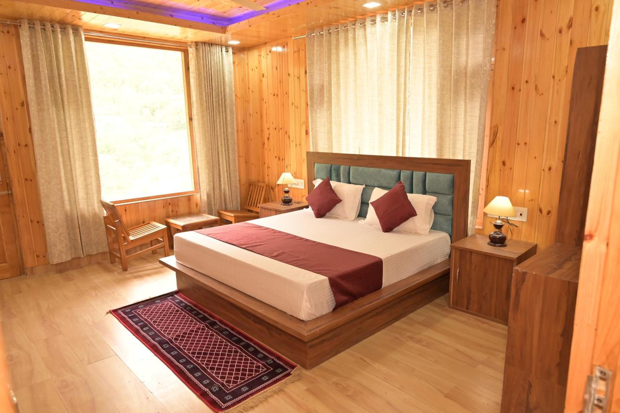 Hotel Royal Galaxy Tirthan Banjār Екстериор снимка