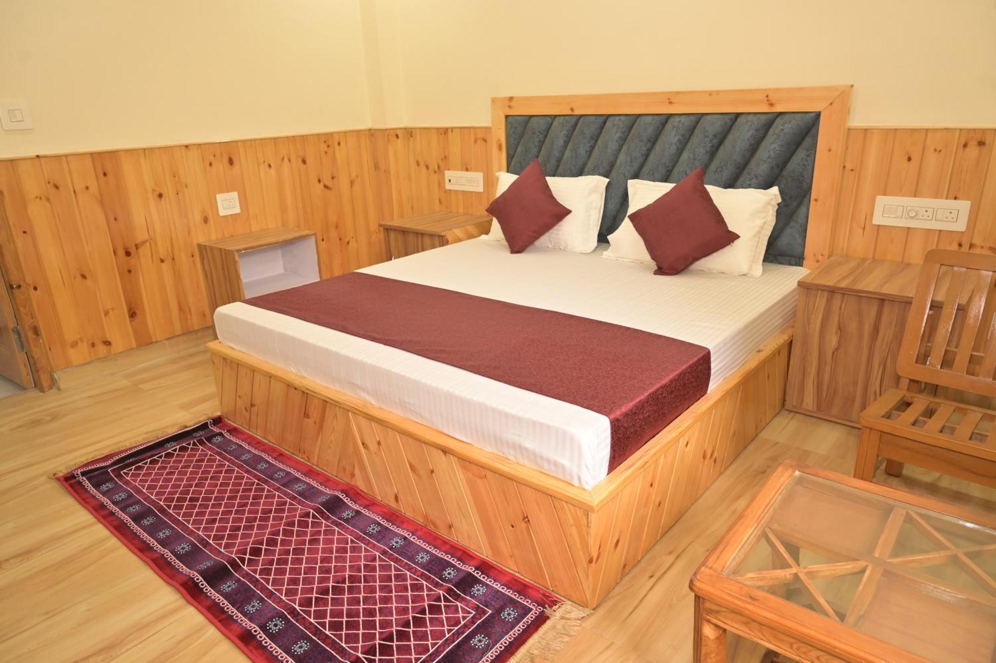 Hotel Royal Galaxy Tirthan Banjār Екстериор снимка