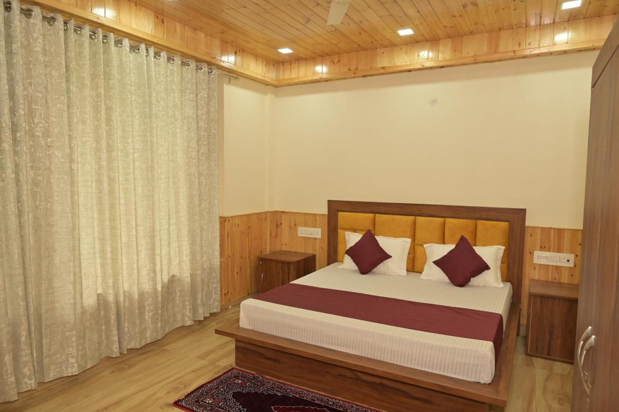 Hotel Royal Galaxy Tirthan Banjār Екстериор снимка