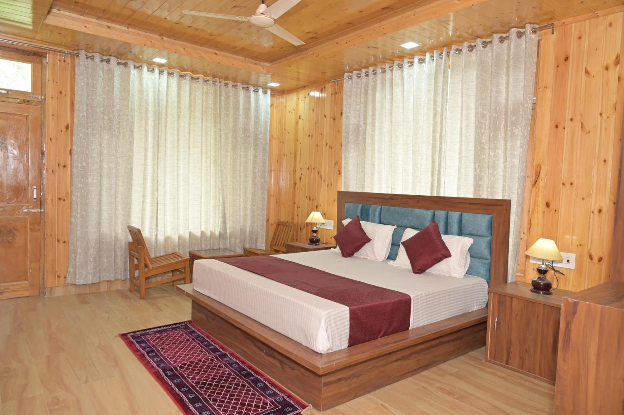 Hotel Royal Galaxy Tirthan Banjār Екстериор снимка