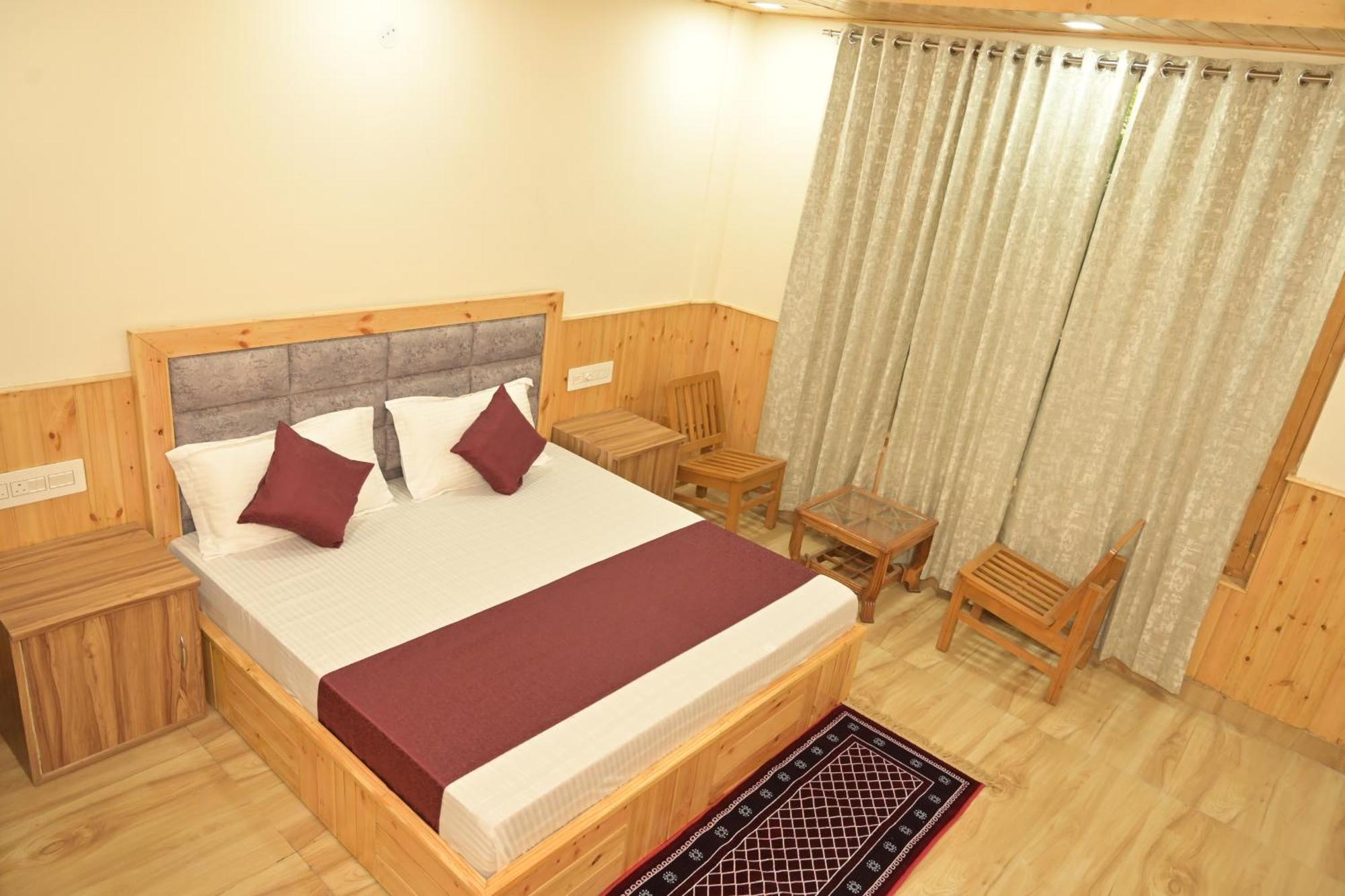 Hotel Royal Galaxy Tirthan Banjār Екстериор снимка