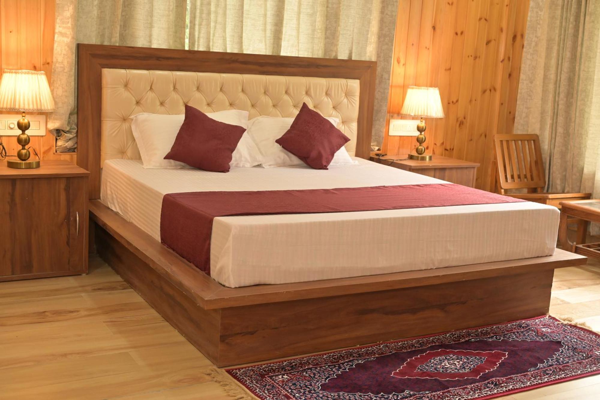 Hotel Royal Galaxy Tirthan Banjār Екстериор снимка