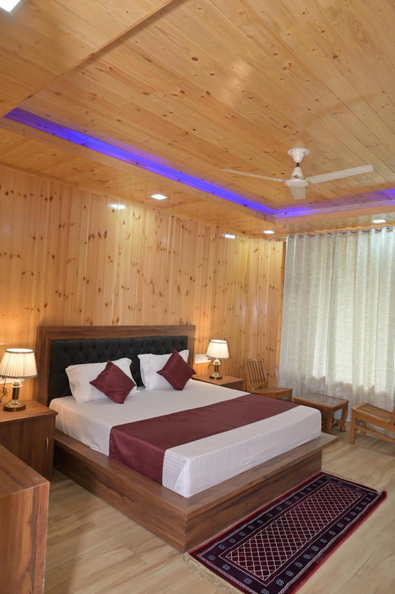 Hotel Royal Galaxy Tirthan Banjār Екстериор снимка