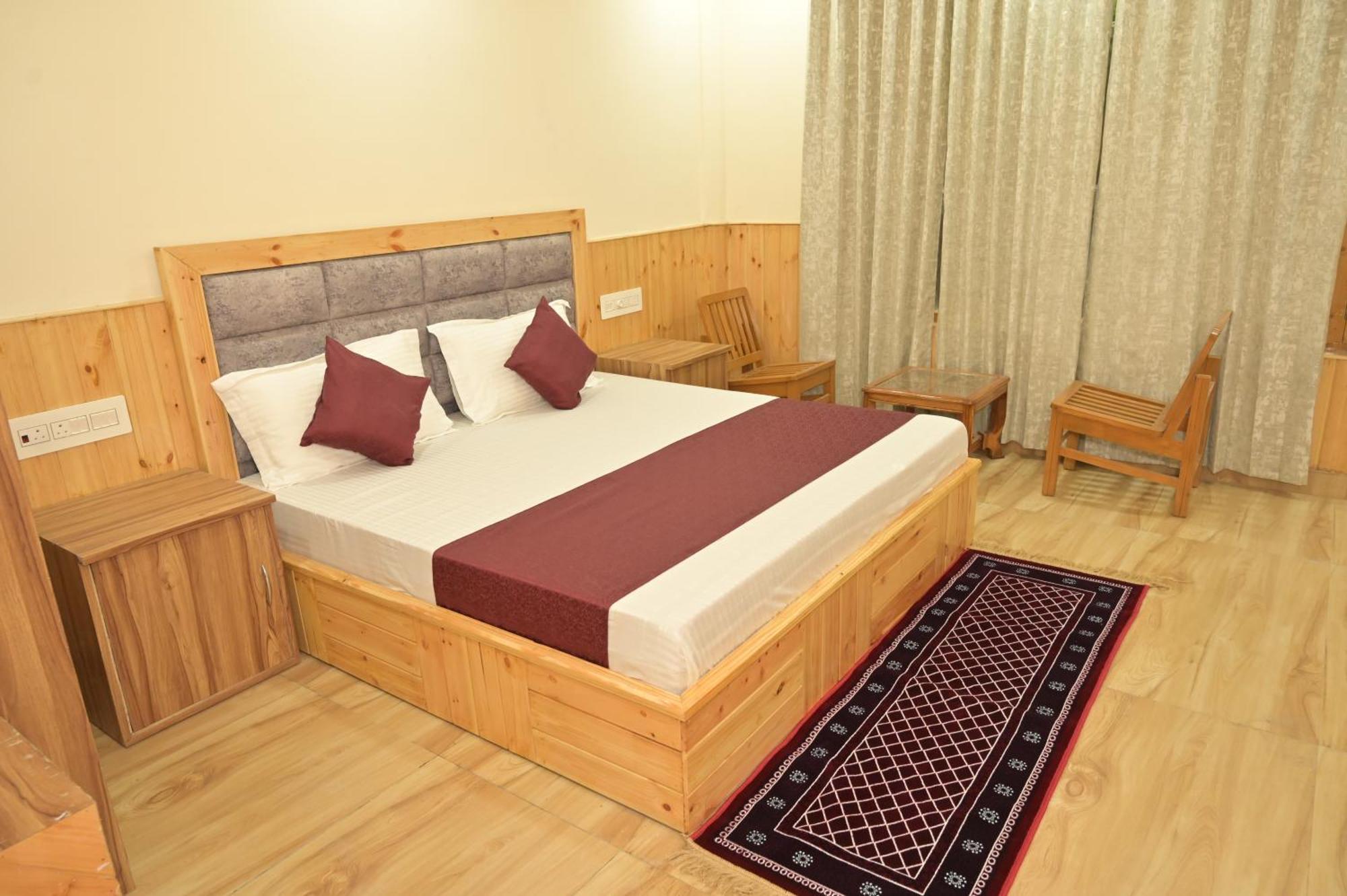 Hotel Royal Galaxy Tirthan Banjār Екстериор снимка