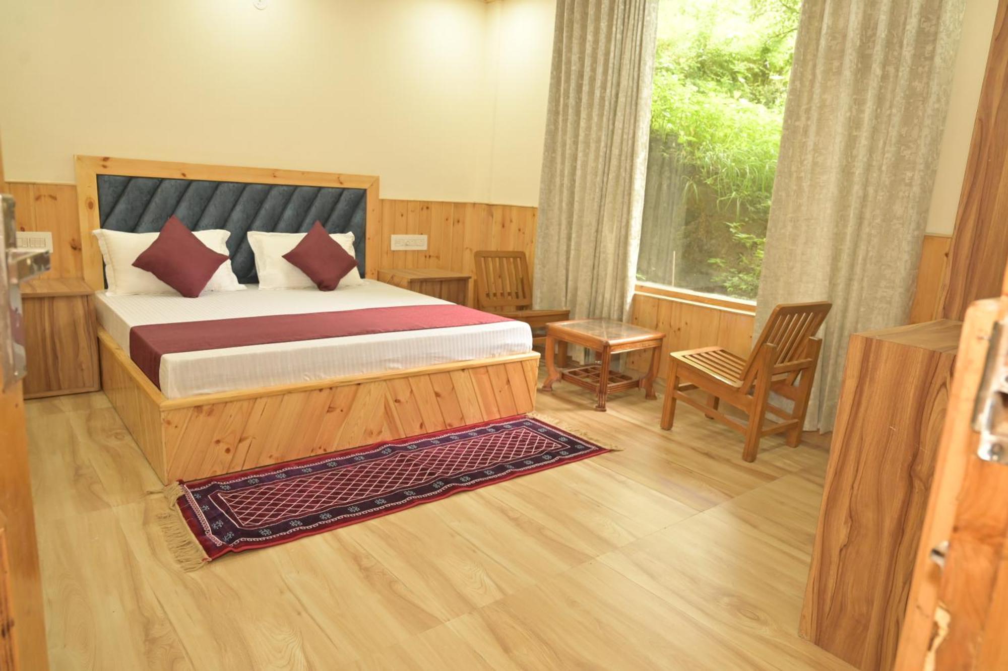 Hotel Royal Galaxy Tirthan Banjār Екстериор снимка