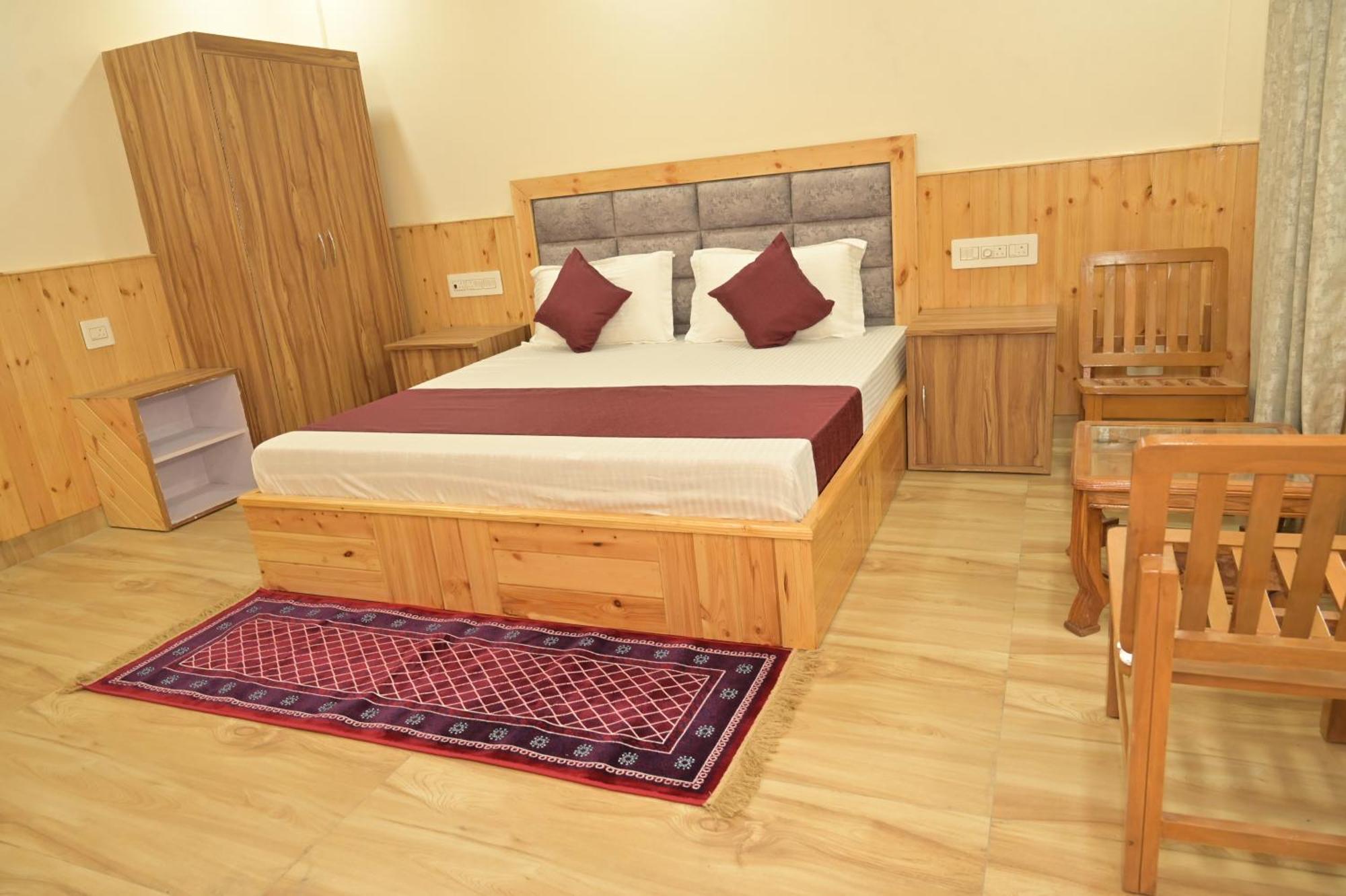 Hotel Royal Galaxy Tirthan Banjār Екстериор снимка