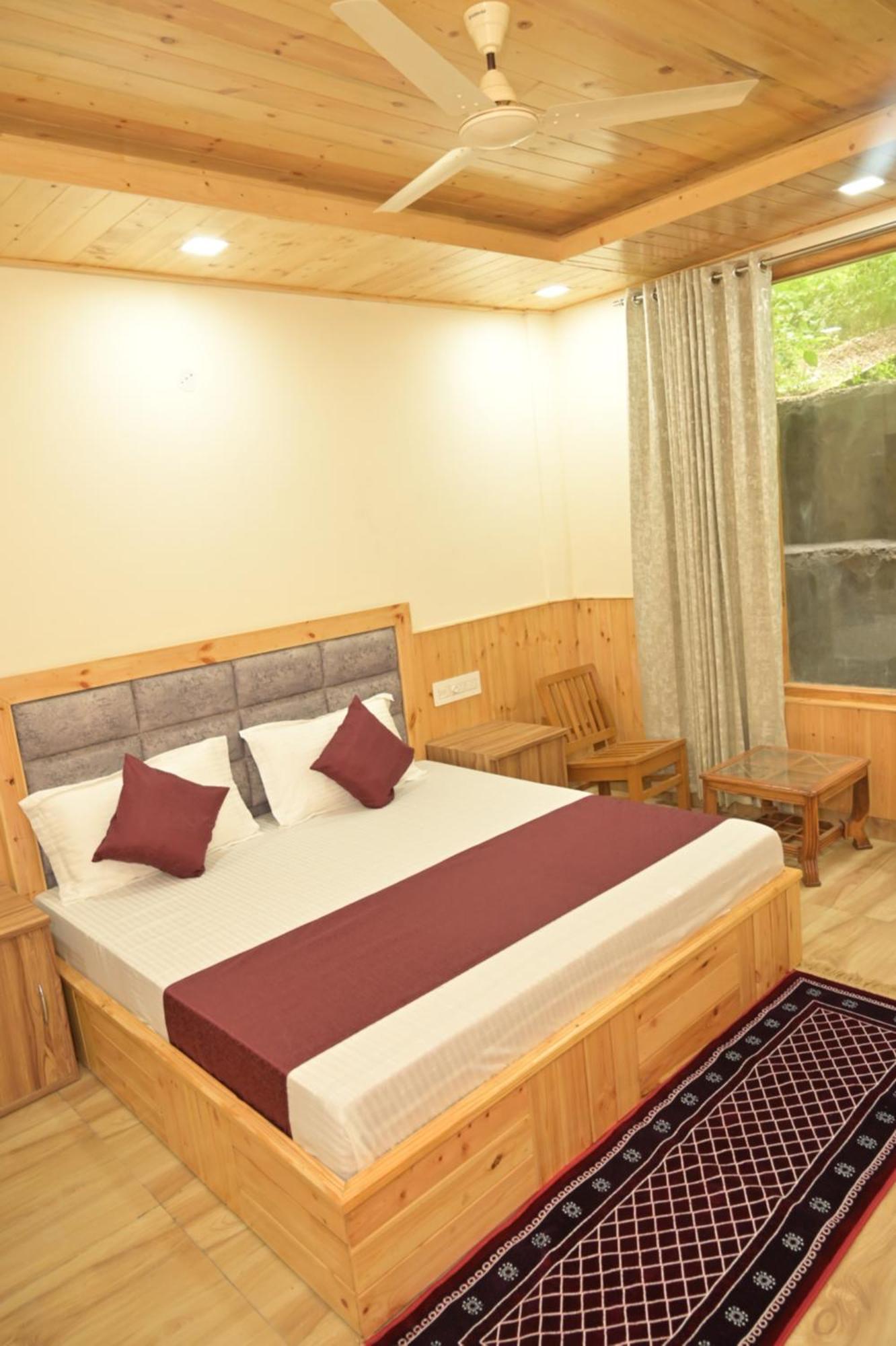 Hotel Royal Galaxy Tirthan Banjār Екстериор снимка