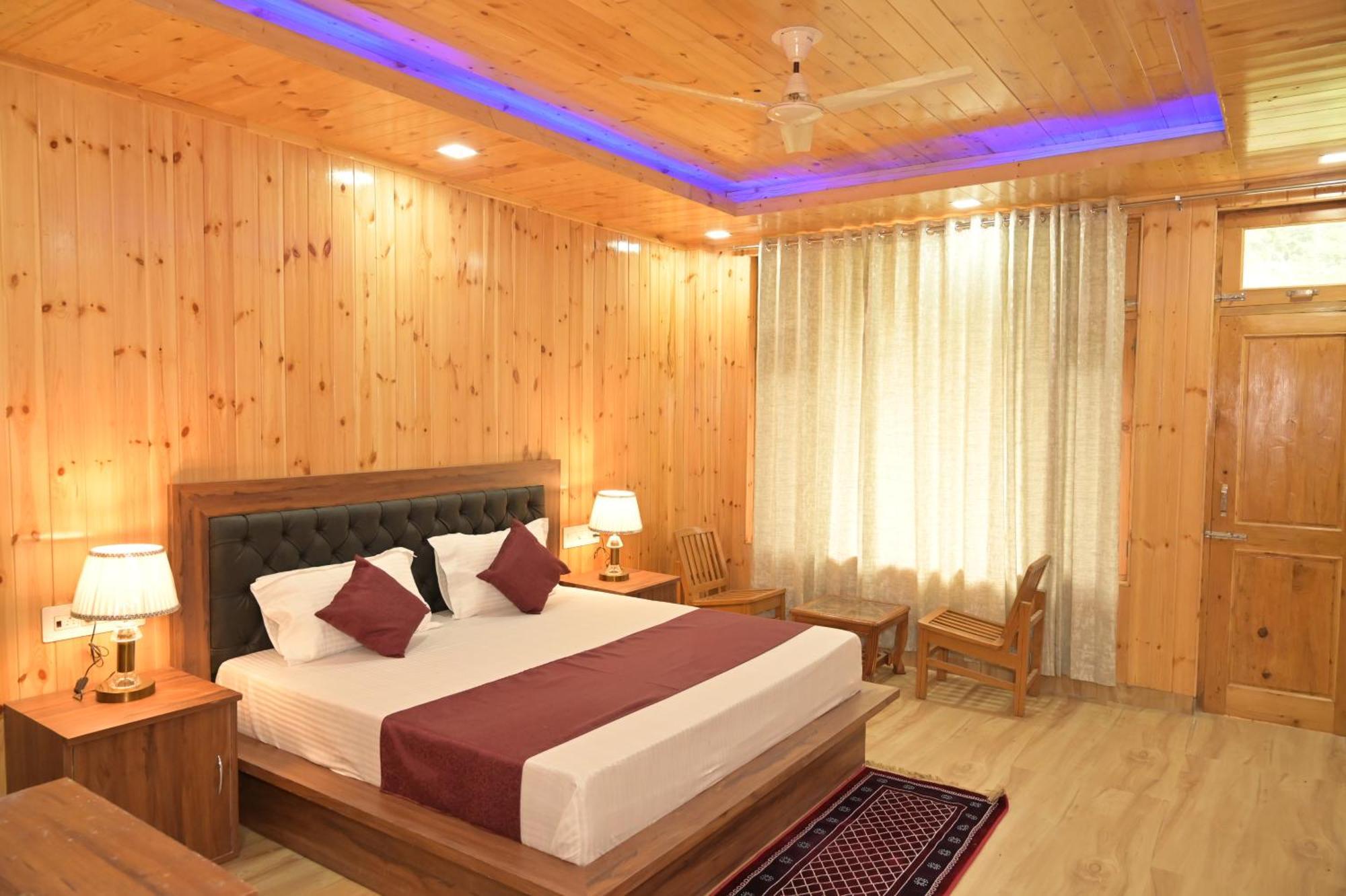 Hotel Royal Galaxy Tirthan Banjār Екстериор снимка