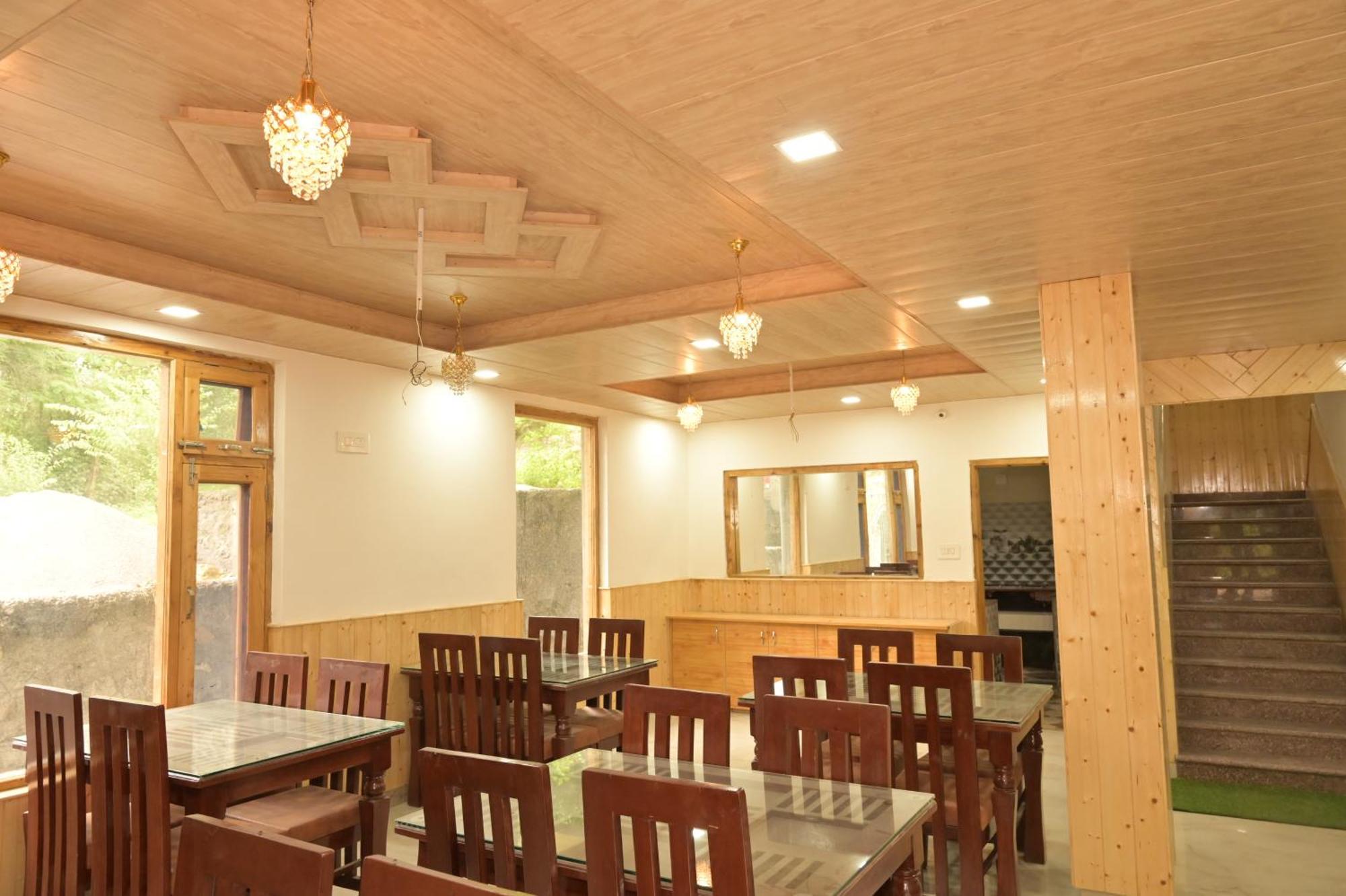 Hotel Royal Galaxy Tirthan Banjār Екстериор снимка