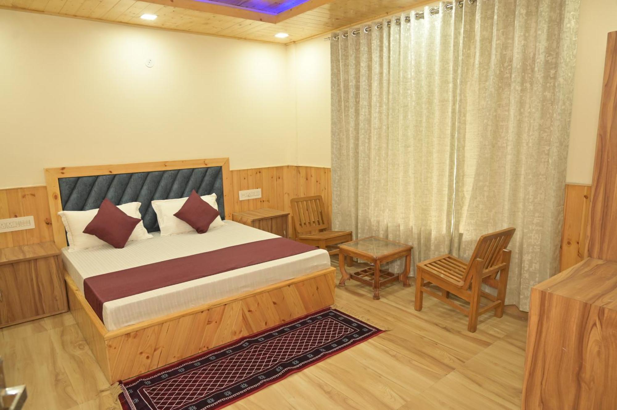 Hotel Royal Galaxy Tirthan Banjār Екстериор снимка