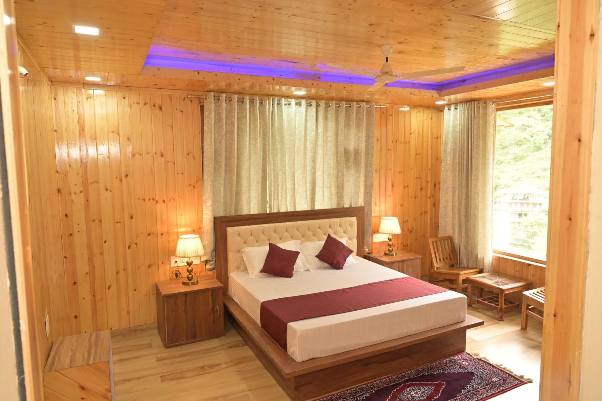 Hotel Royal Galaxy Tirthan Banjār Екстериор снимка