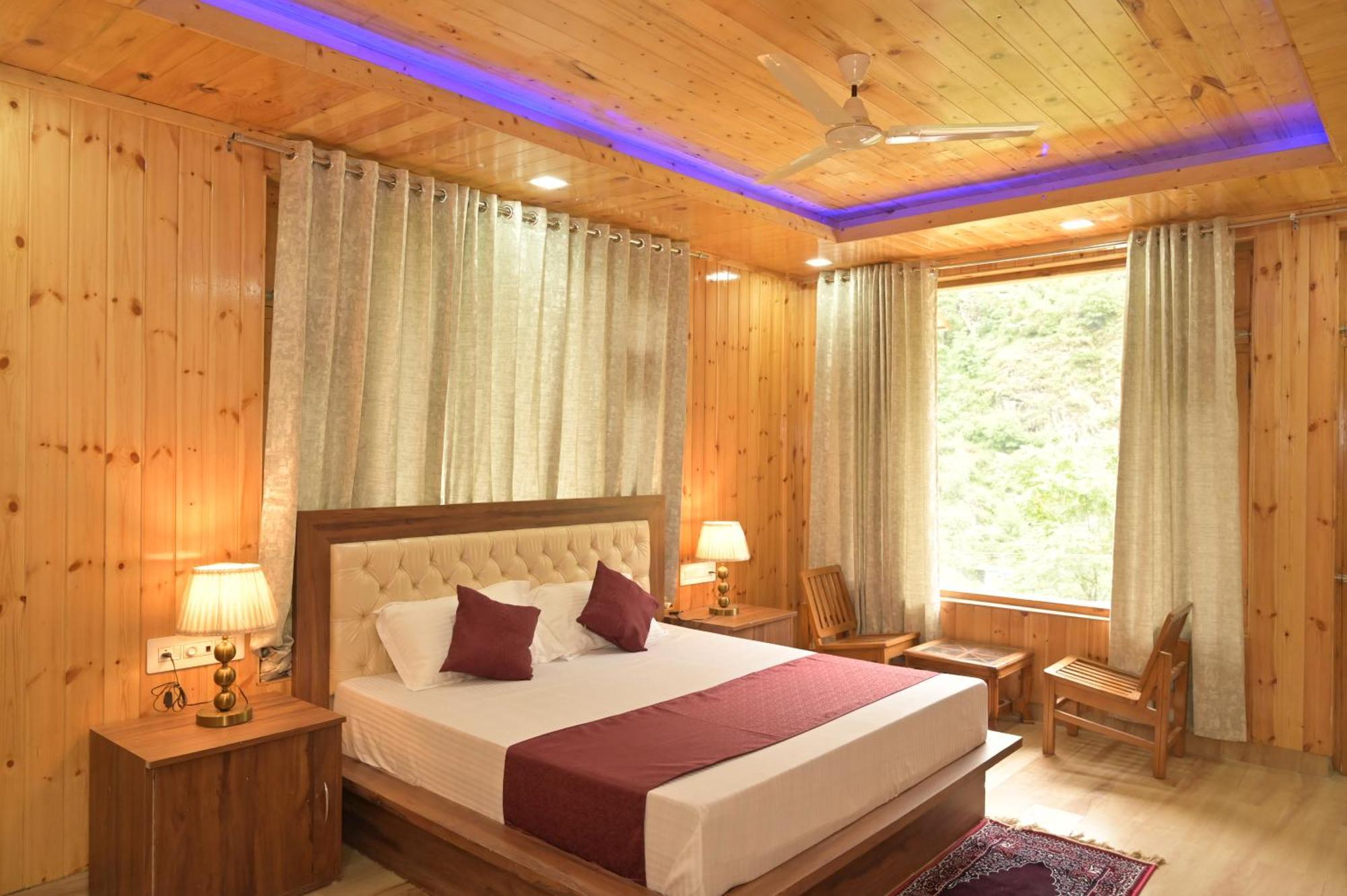 Hotel Royal Galaxy Tirthan Banjār Екстериор снимка