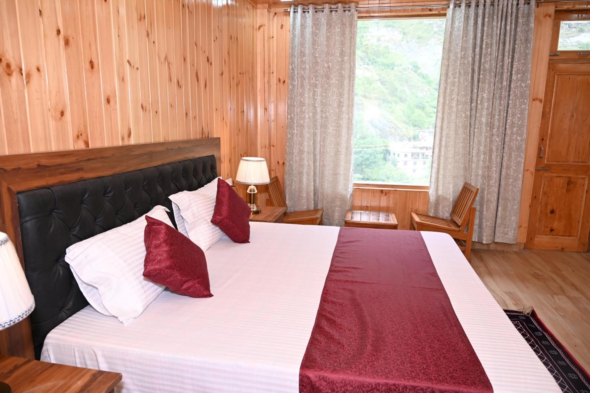 Hotel Royal Galaxy Tirthan Banjār Екстериор снимка