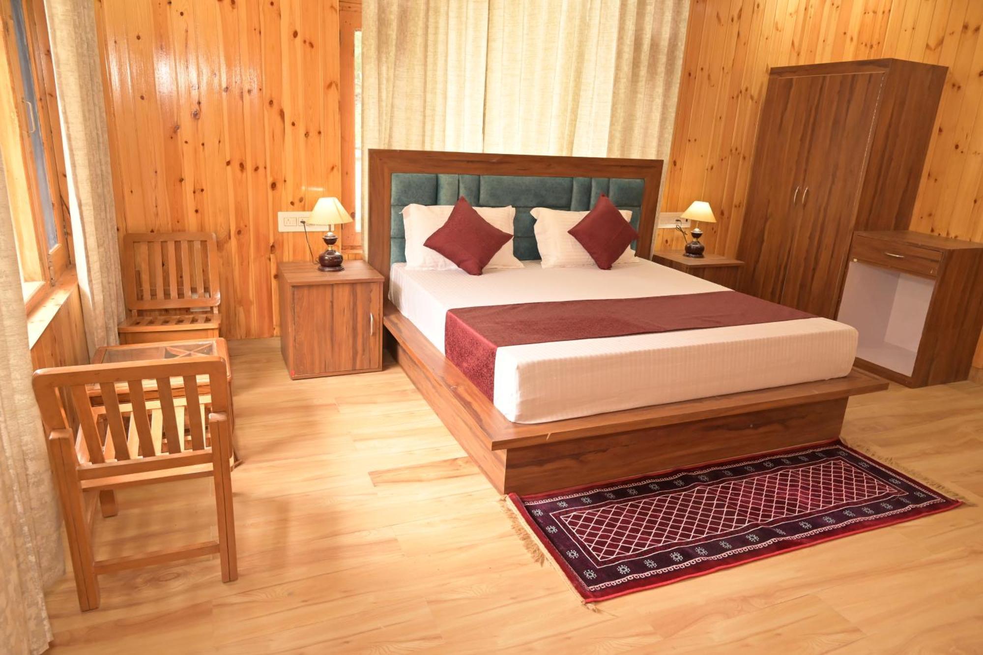 Hotel Royal Galaxy Tirthan Banjār Екстериор снимка