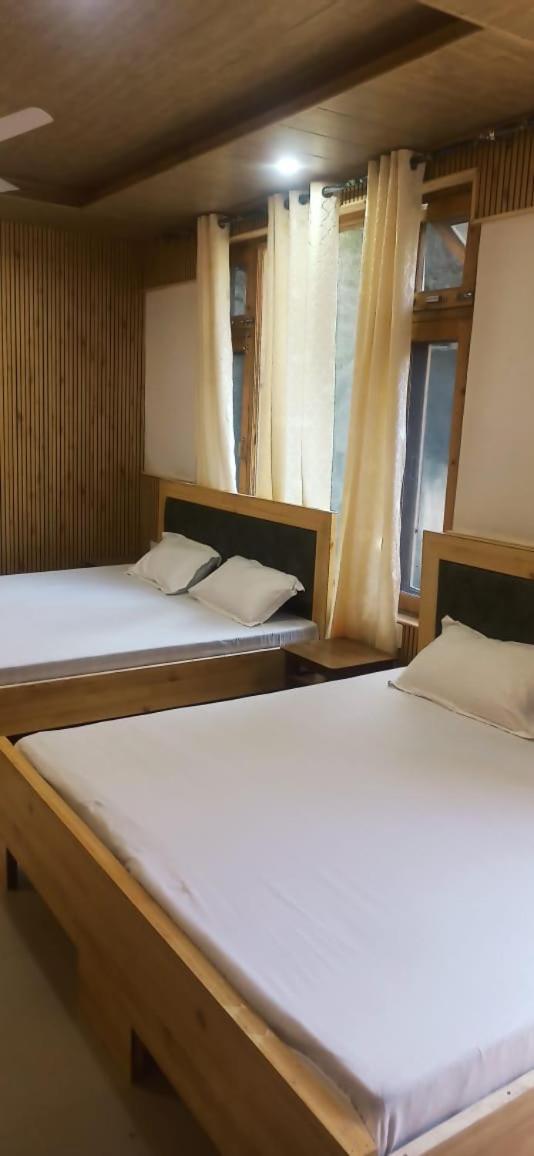 Hotel Royal Galaxy Tirthan Banjār Екстериор снимка