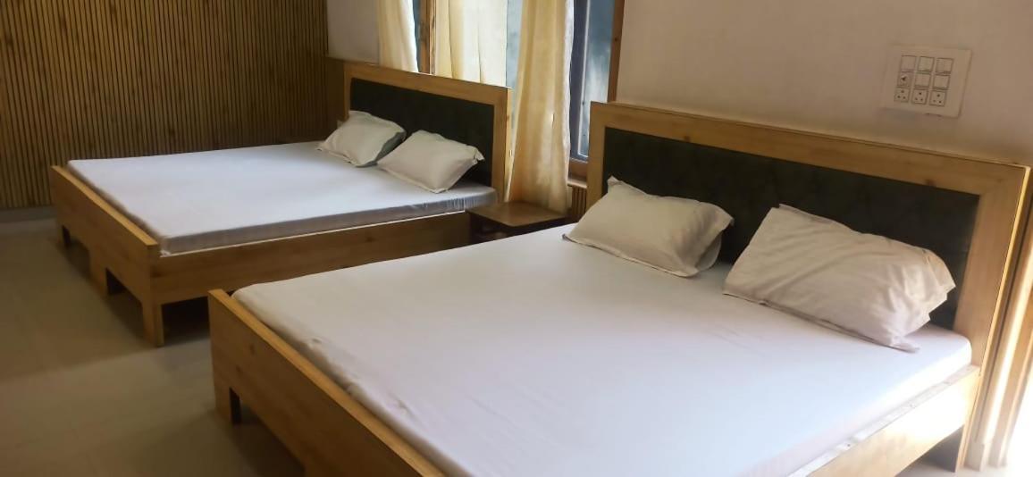 Hotel Royal Galaxy Tirthan Banjār Екстериор снимка